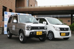 写真：弥富市へ寄贈された車両2台