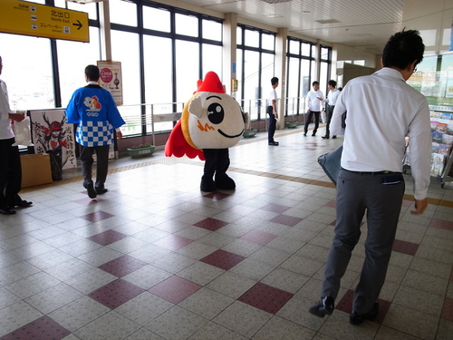 画像:近鉄弥富駅で「きんちゃん」をPR