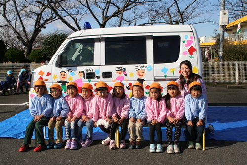 画像：カラフルな楽しい車が完成！