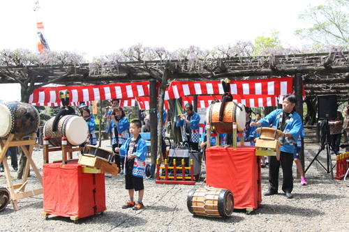 画像：森津神楽太鼓の披露