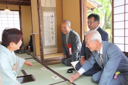 画像：藍亭でのお茶会の様子