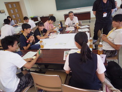 写真：各委員会の勉強会