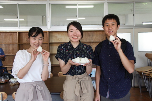 写真：この3人で取材しました